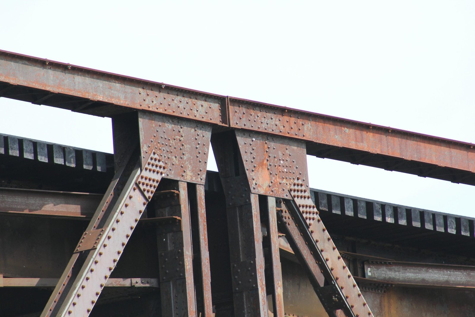 Upper angle connection